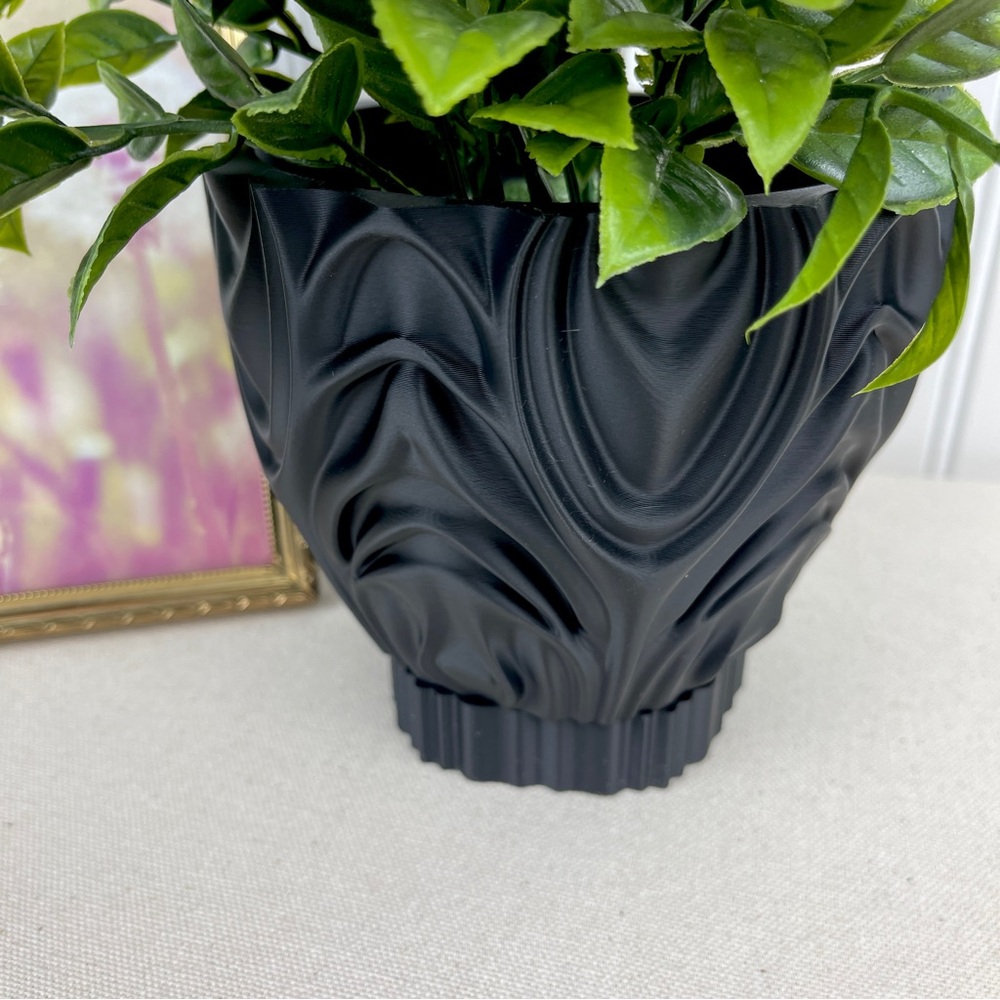 Sculptural Geometric Indoor Planter, Corru Planter Pot, Tabletop Planter - Picture 2 of 10